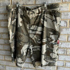 Wrangler Camouflage Cargo Shorts Men's Size 48.